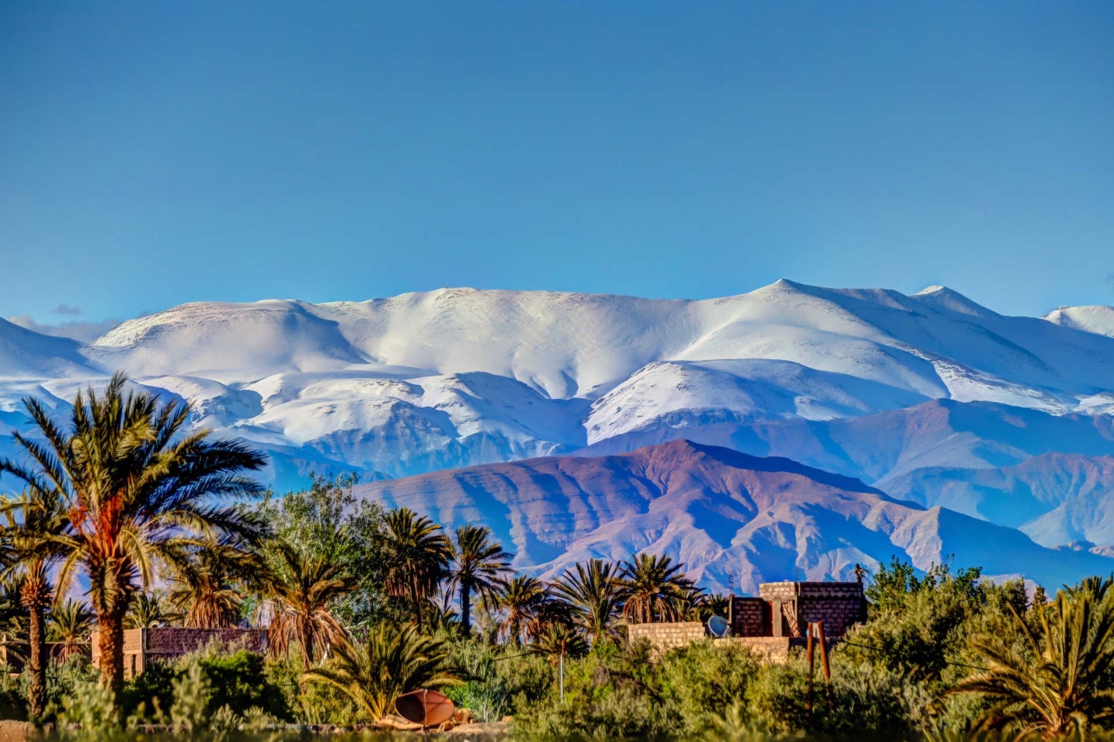 Vue de Marrakech avec architecture traditionnelle et moderne